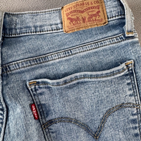 Womens Light Wash Levis Jeans 314 Shaping Straight Size 28 By 30 Preowned - Picture 9 of 9